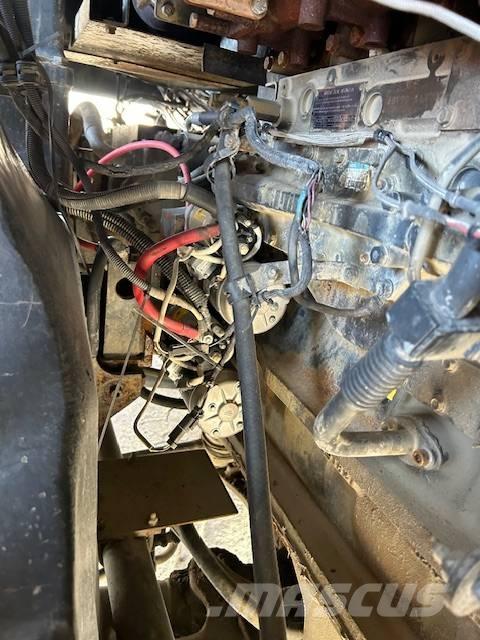 Komatsu 605-7 شاحنات المخلفات الصلبة