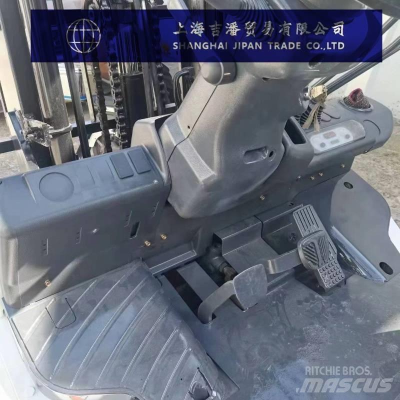 TCM FD 30 شاحنات الديزل