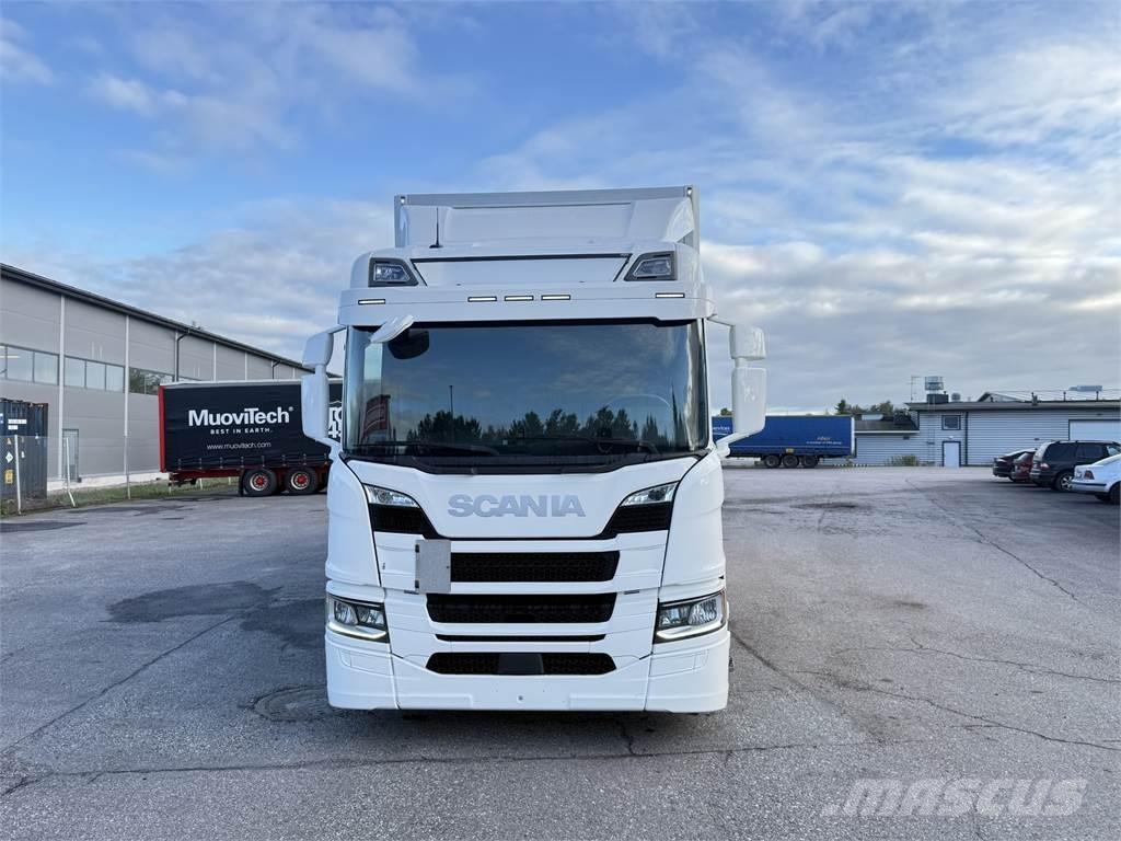 Scania P320 4X2 شاحنات ذات هيكل صندوقي