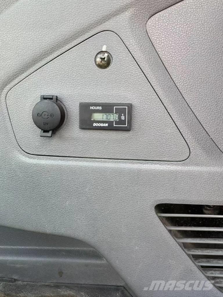 Doosan DX 60 حفارات زحافة