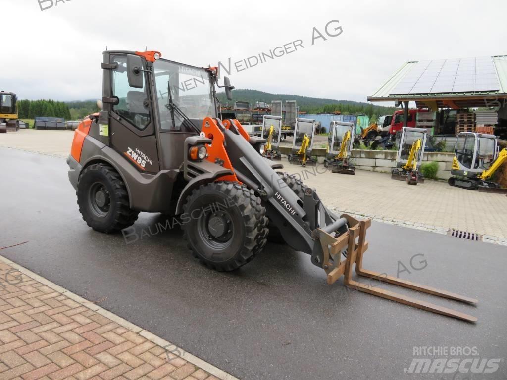 Hitachi ZW 95 لوادر بعجل