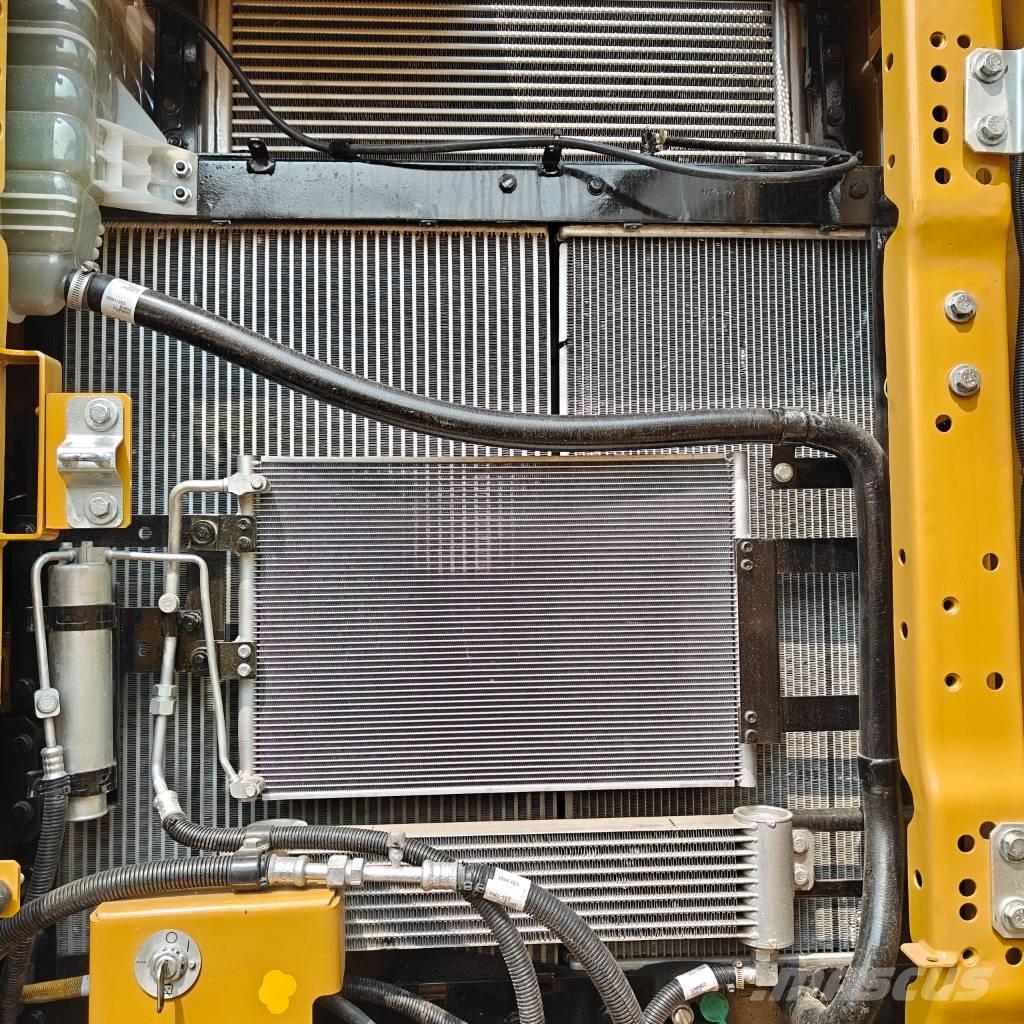 CAT 320GC حفارات زحافة