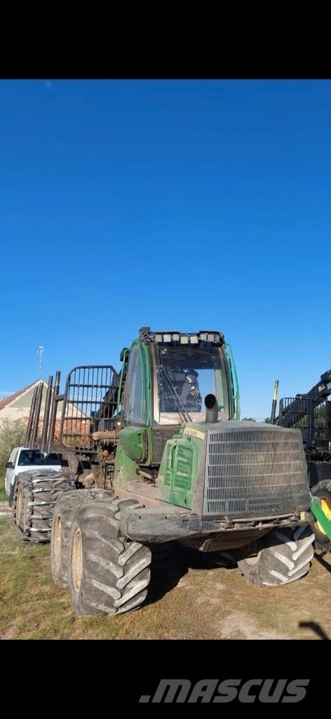 John Deere 1110E شاحنات