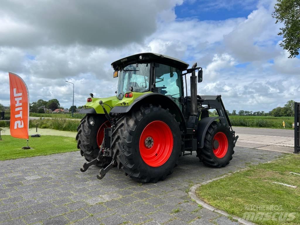 CLAAS Arion 530 CIS الجرارات