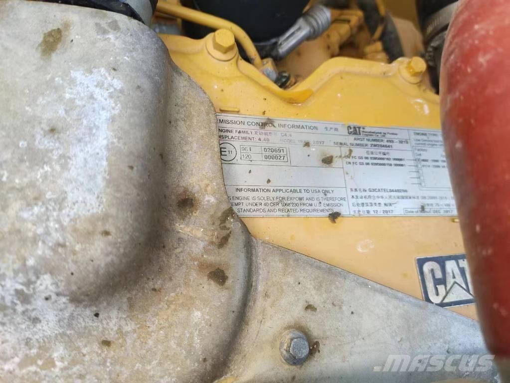 CAT 320GC حفارات زحافة