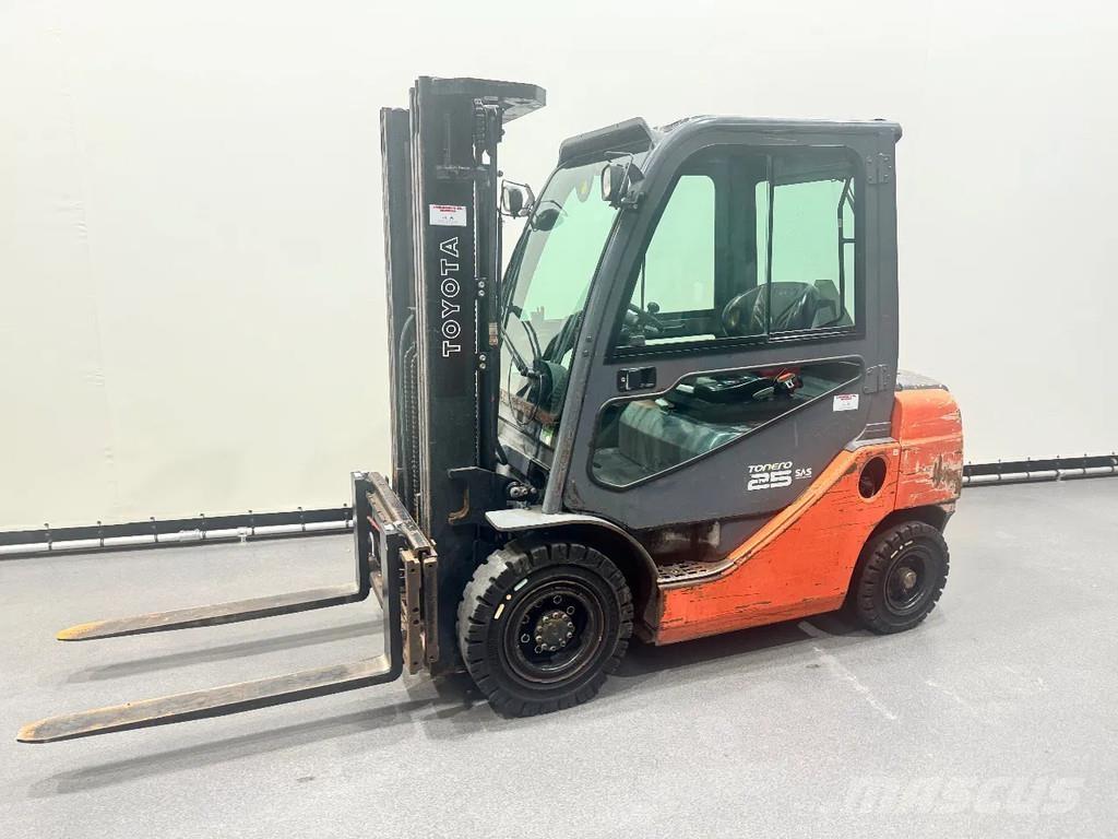 Toyota 02-8 FDF 25 شاحنات الديزل