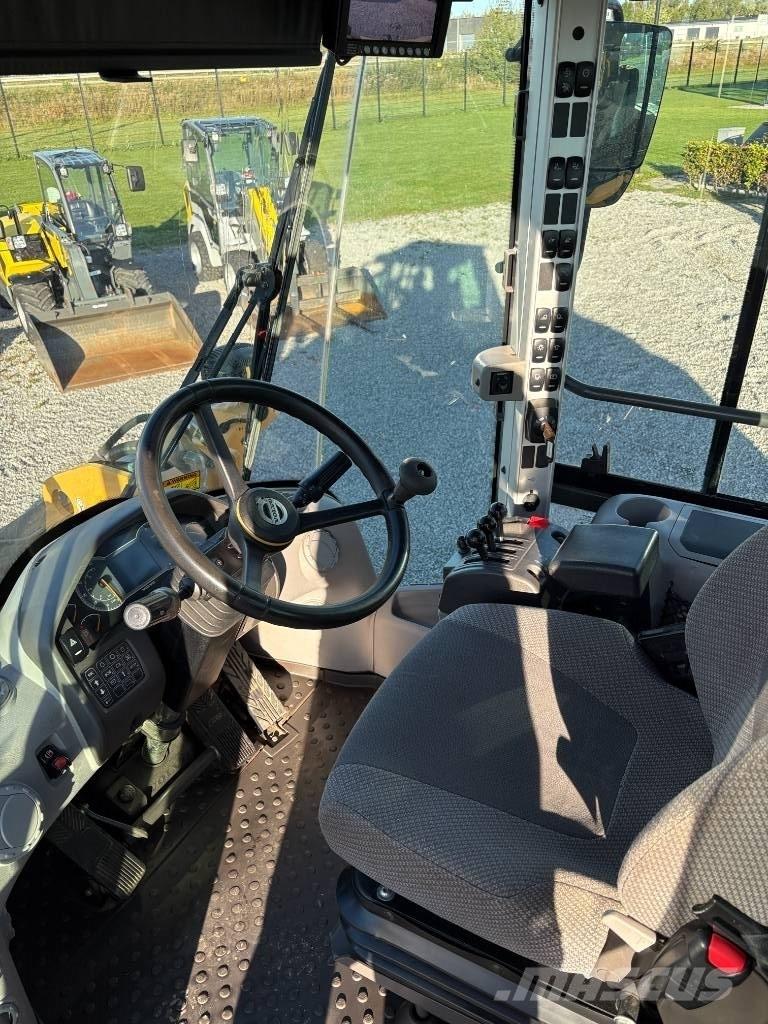 Volvo L 90 H لوادر بعجل