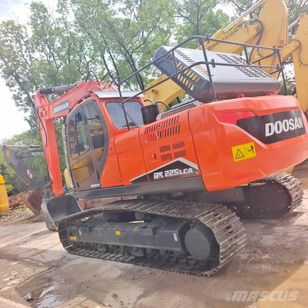 Doosan DX 225 LCA حفارات زحافة