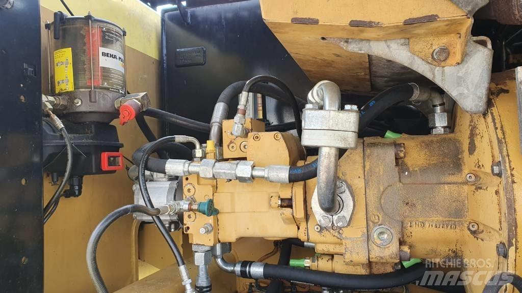 CAT M 318 D MH مناولات المخلفات / مناولات صناعية