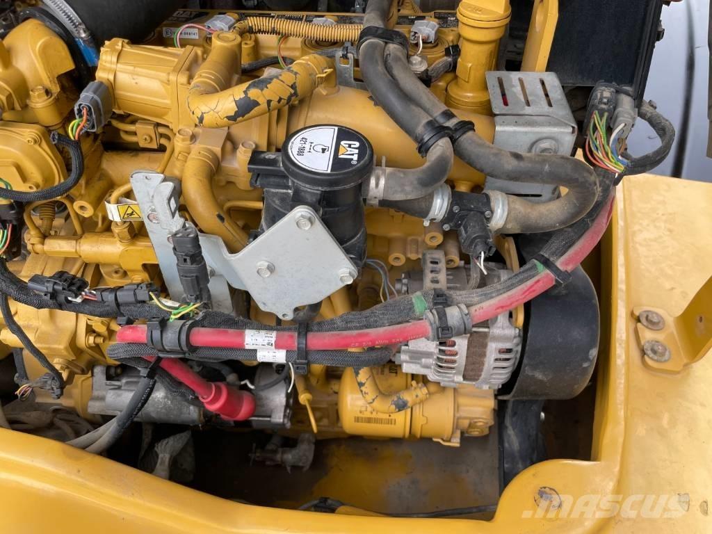 CAT 908M لوادر بعجل