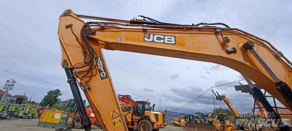 JCB JS 210 LC حفارات زحافة