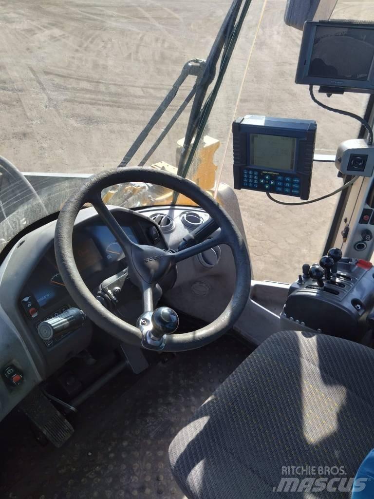 Volvo L 220 F لوادر بعجل