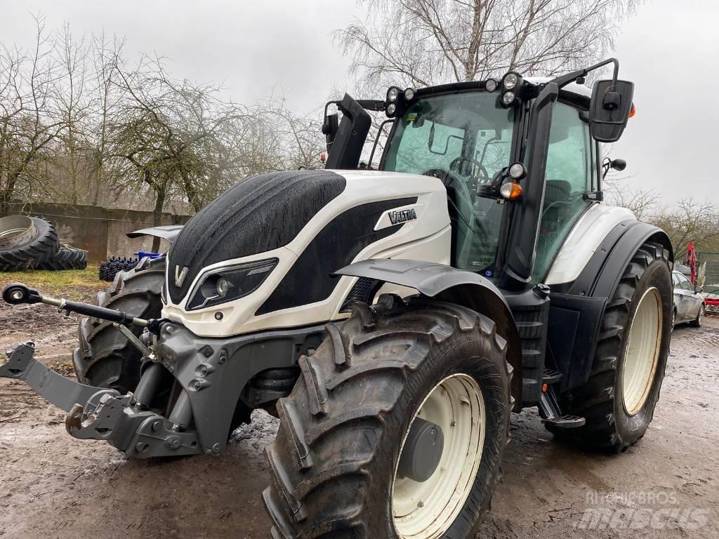 Valtra T 234 A الجرارات