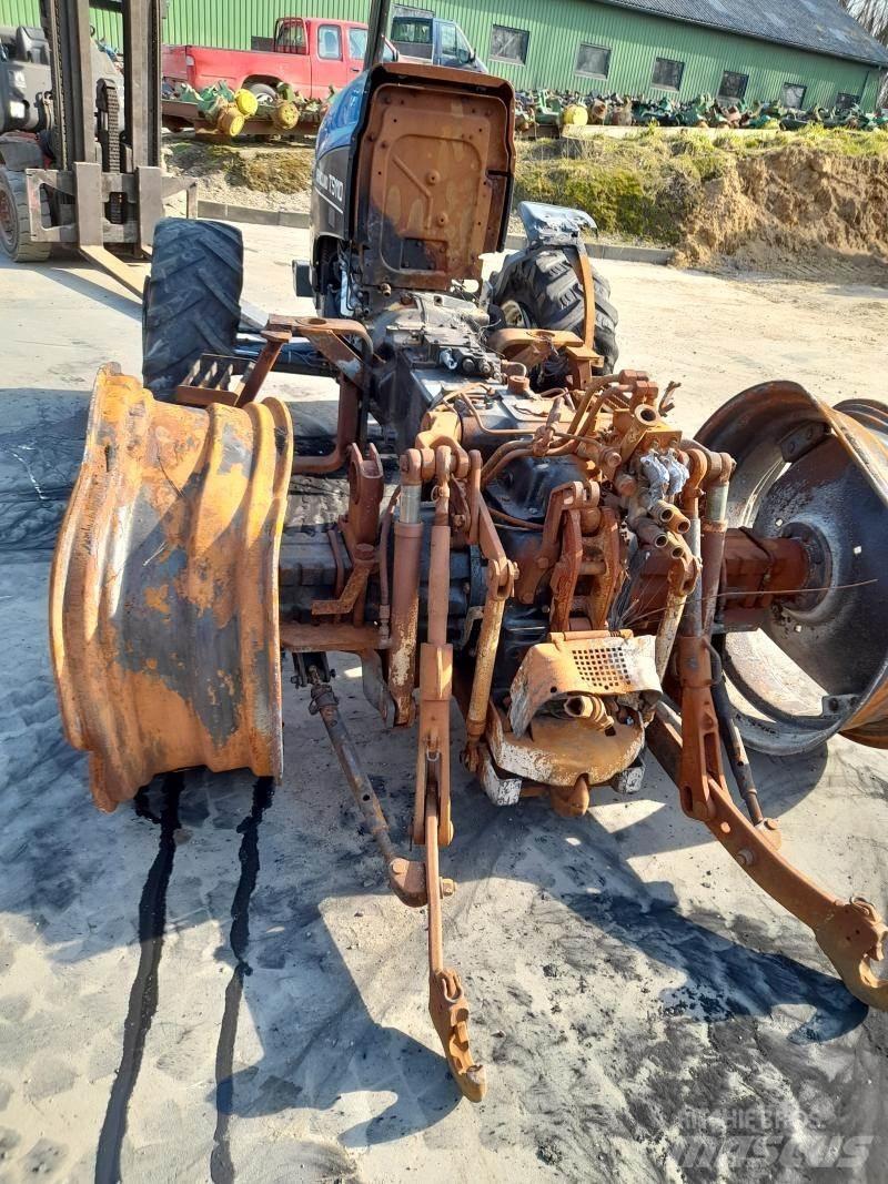 New Holland TS110 الجرارات