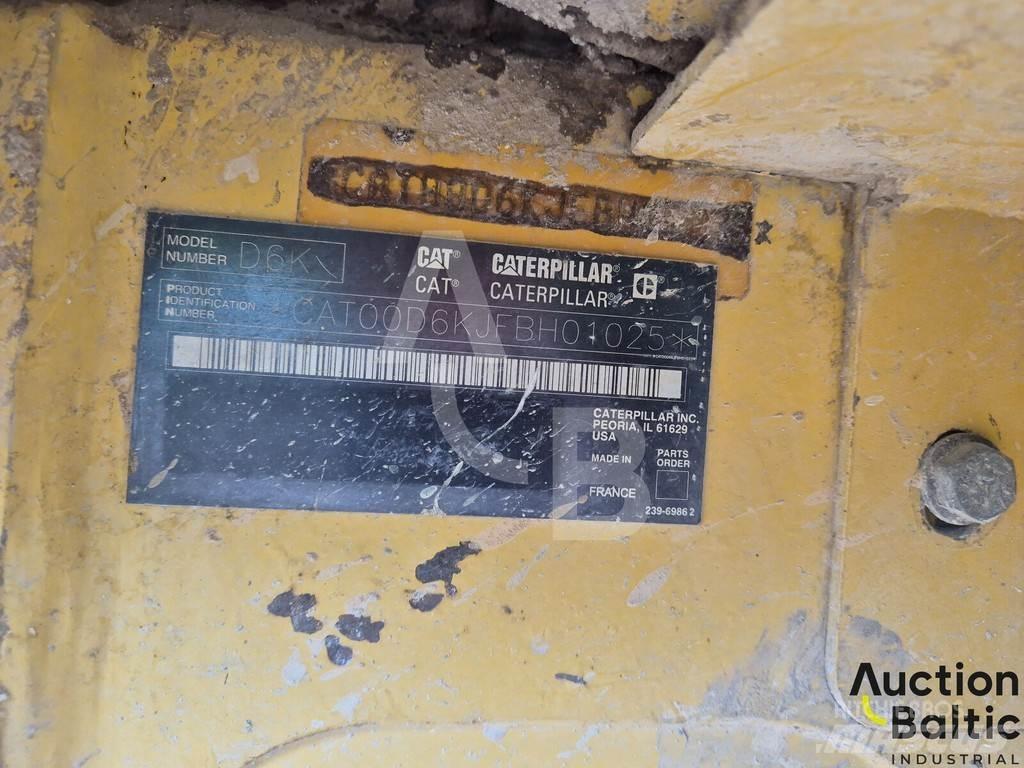 CAT D 6 K بلدوزرات مجنزرة