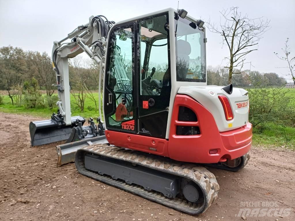 Takeuchi TB 370 حفارات وسط 7 طن - 12 طن