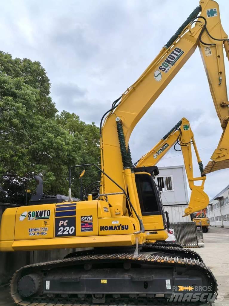 Komatsu PC 220-8 حفارات زحافة