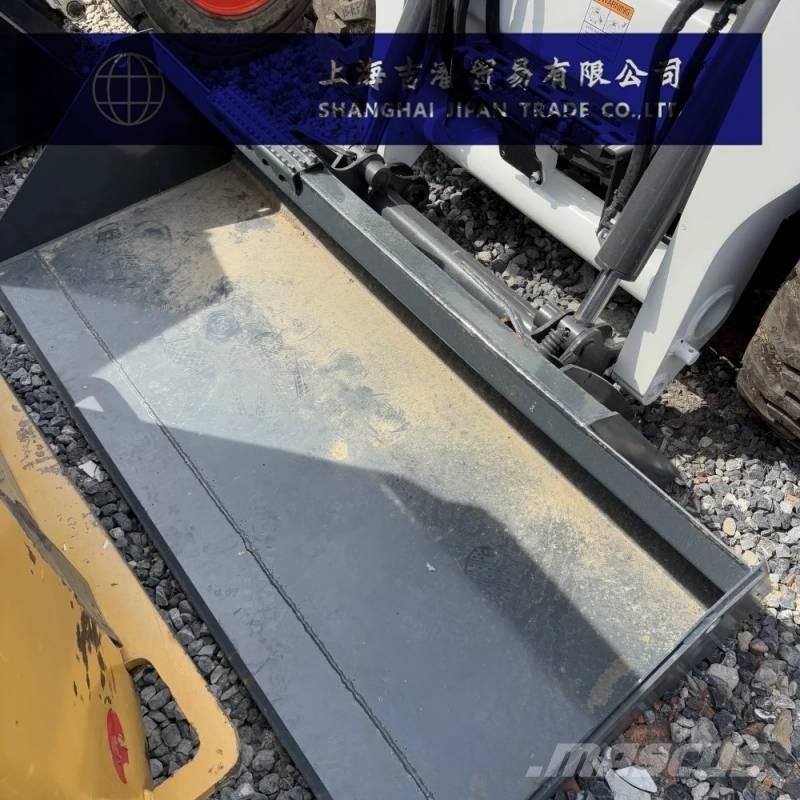 Bobcat S 550 لوادر انزلاقية التوجيه