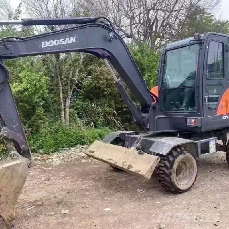 Doosan DX60W حفارات بعجل
