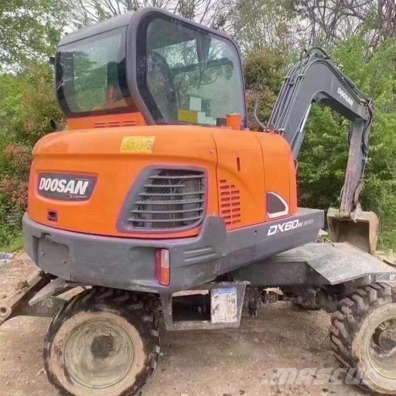 Doosan DX60W حفارات بعجل