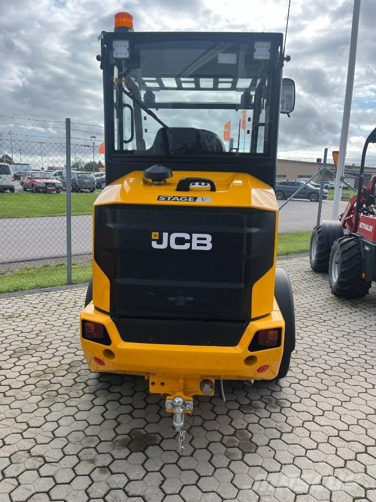 JCB 403 Agri Plus لوادر انزلاقية التوجيه