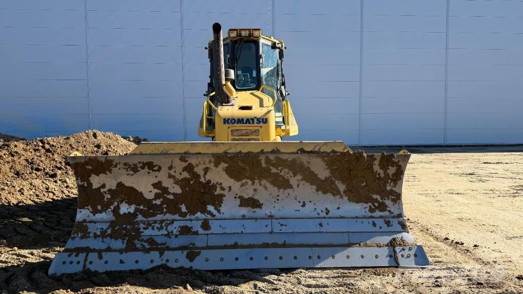 Komatsu D 61 PXI-23 بلدوزرات مجنزرة