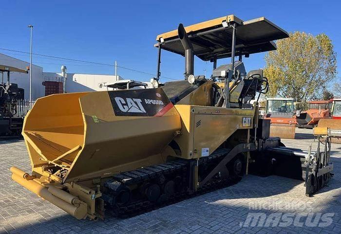 CAT AP 655D معدات السفلتة