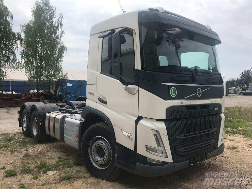 Volvo FM 420 6X2 شاحنات بمقصورة وهيكل