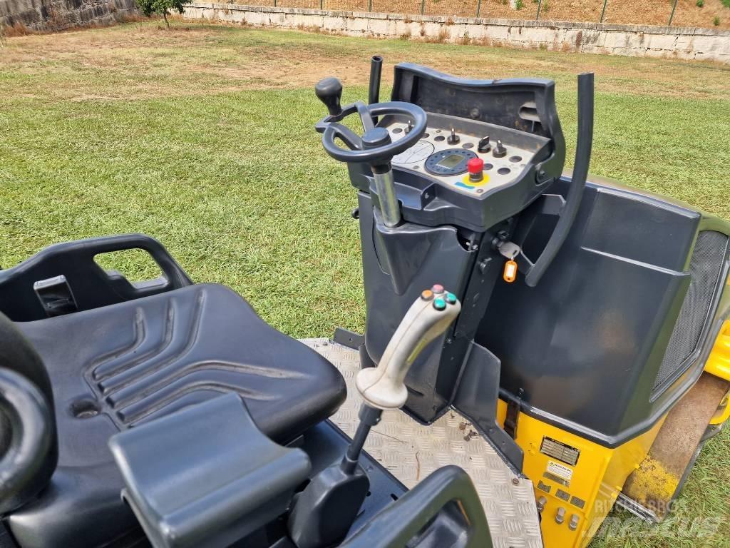 Bomag BW 120 مداحل ثنائية الاسطوانة