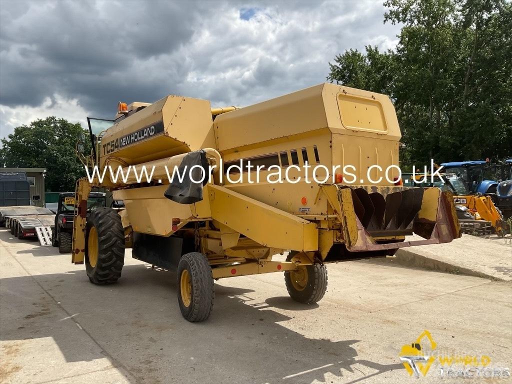 New Holland TC 54 حصادات