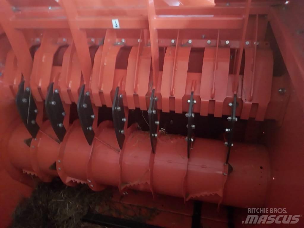 Kubota BC 1300 PRO آلات تمزيق الحزم وتقطيعها ونشرها