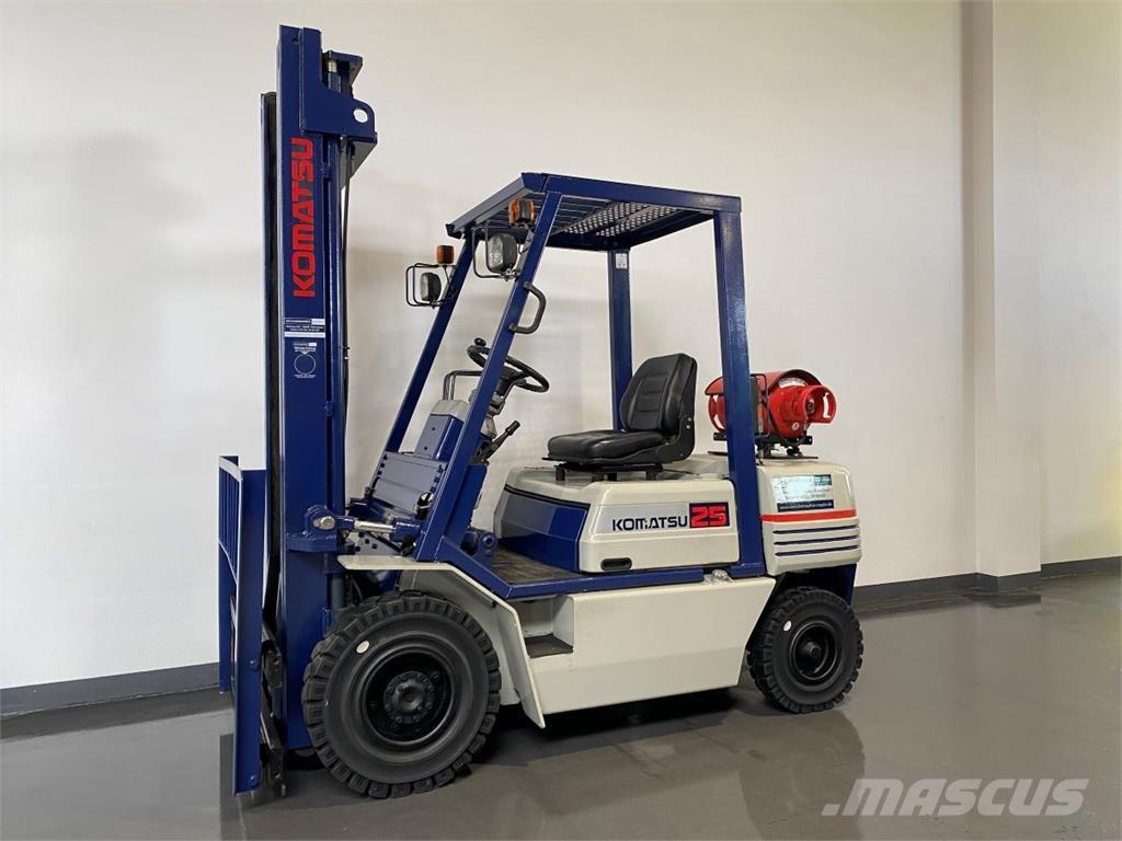 Komatsu FG25T-11E شاحنات LPG