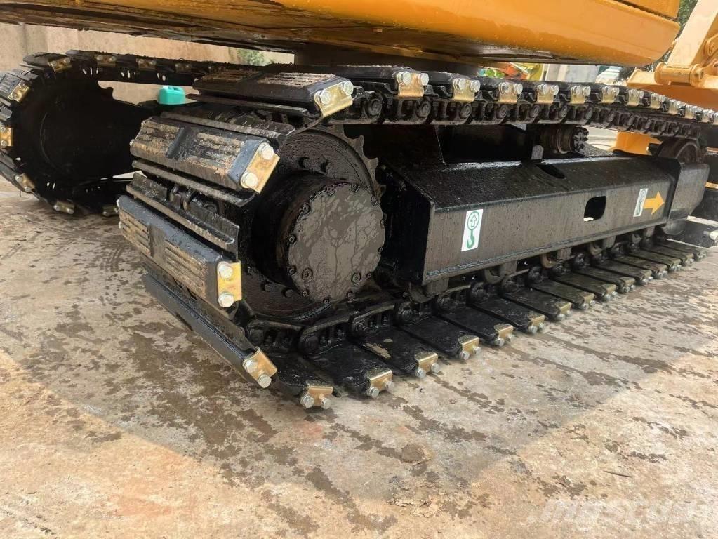 CAT 307 D حفارات زحافة