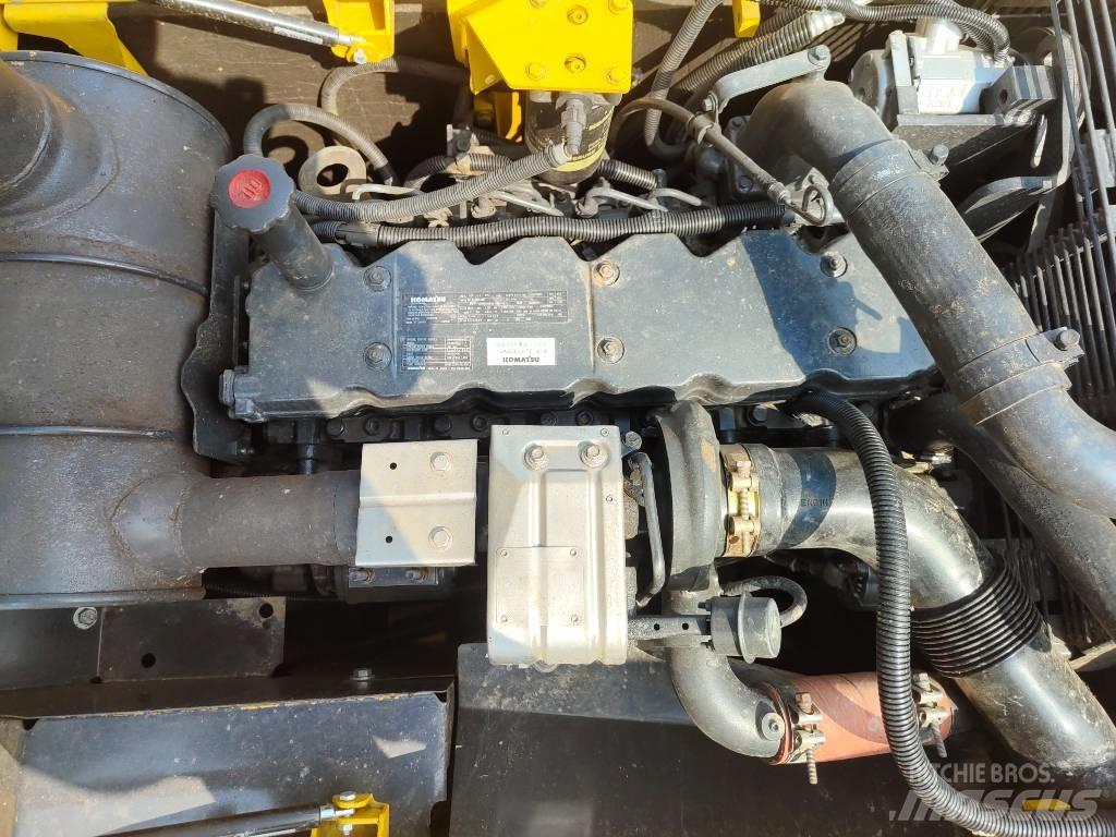Komatsu PC 220 LC-8 حفارات زحافة