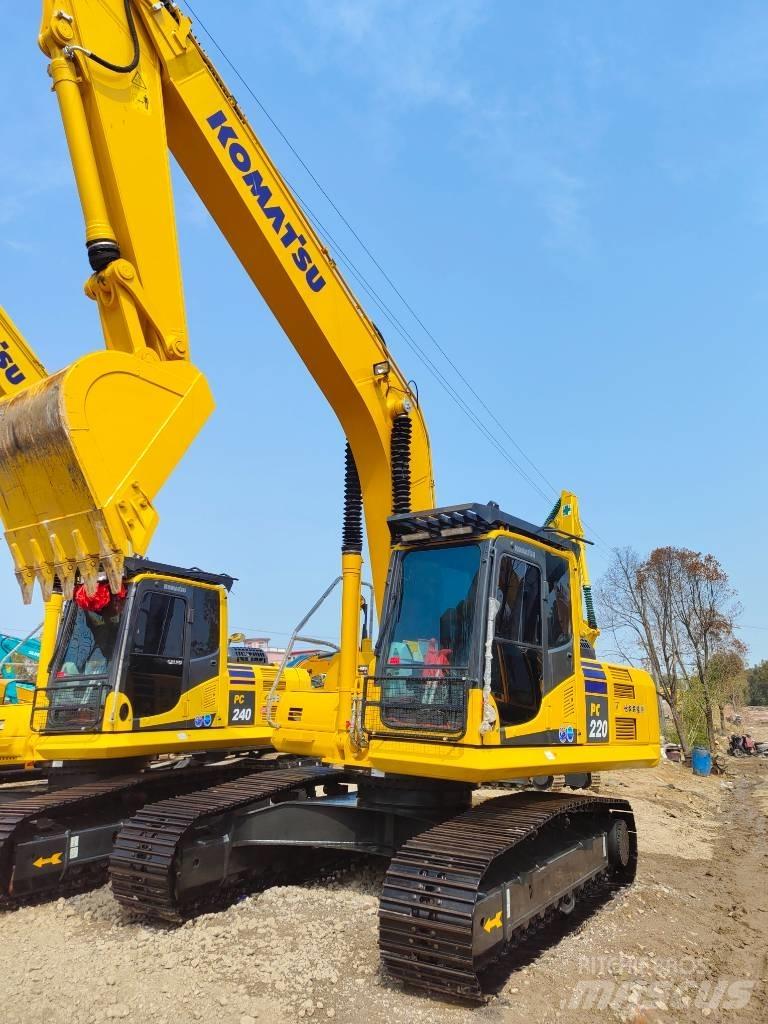 Komatsu PC 220 LC-8 حفارات زحافة
