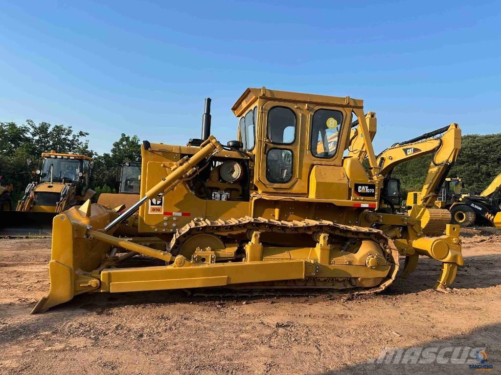 CAT D 7 G بلدوزرات مجنزرة