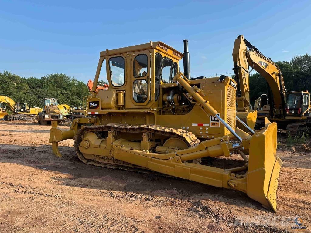 CAT D 7 G بلدوزرات مجنزرة