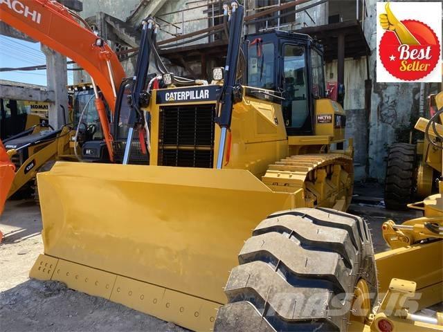 CAT D 6 G بلدوزرات مجنزرة