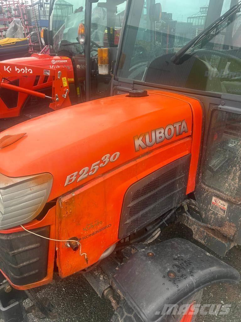 Kubota B2530 جرارات مدمجة