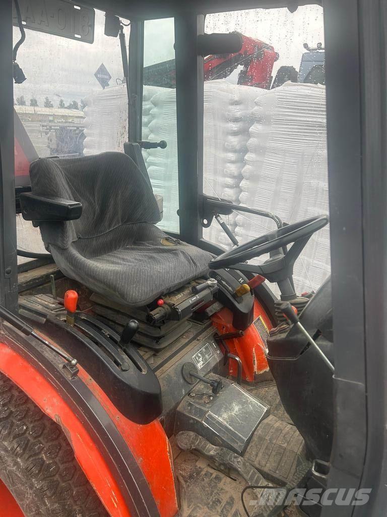Kubota B2530 جرارات مدمجة