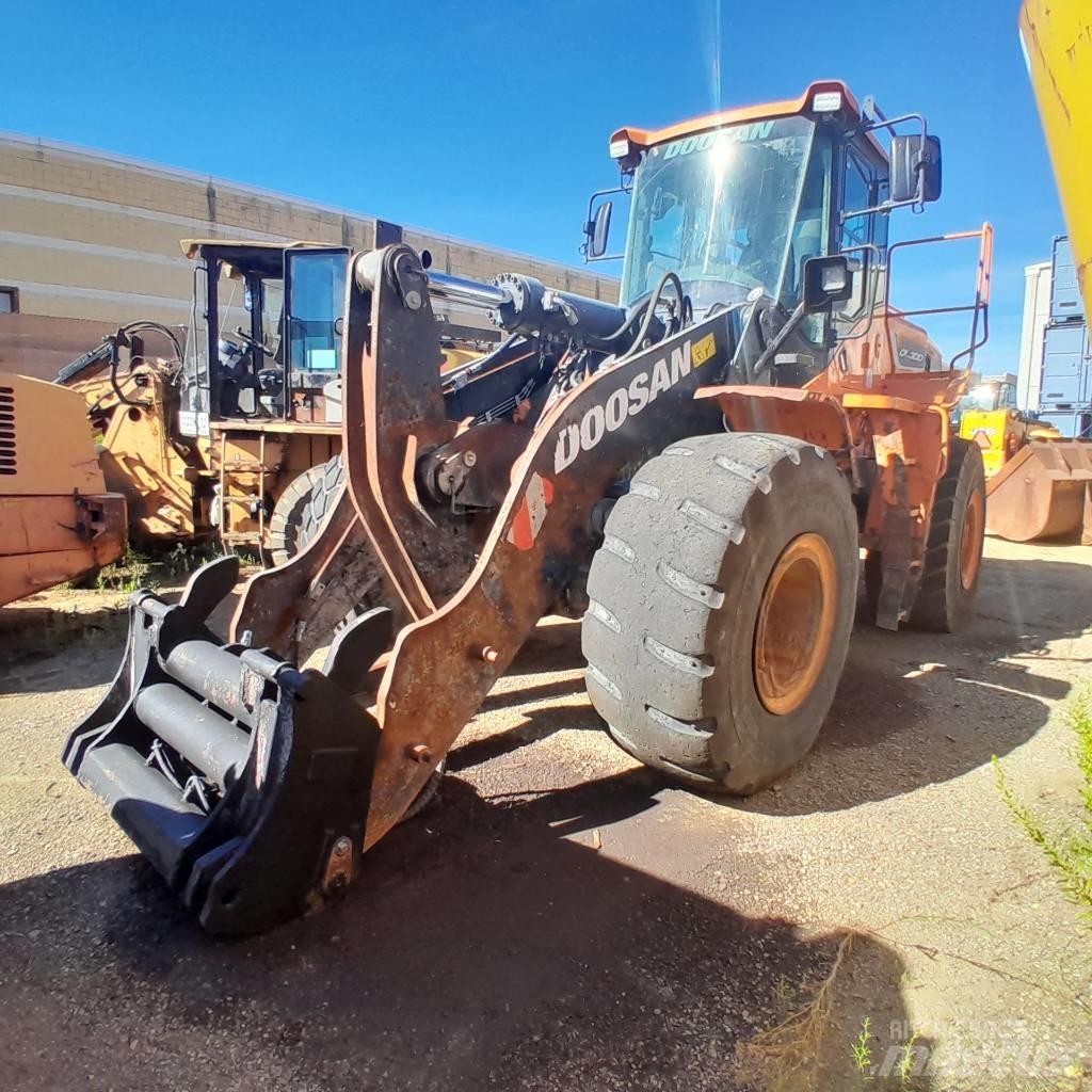 Doosan DL 300-5 لوادر بعجل
