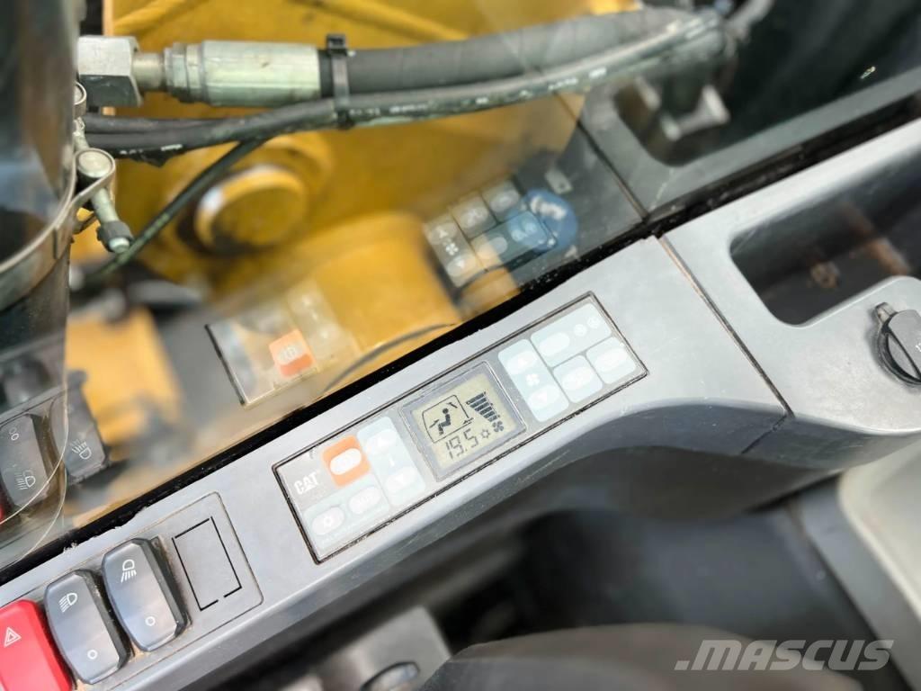 CAT M318F حفارات بعجل
