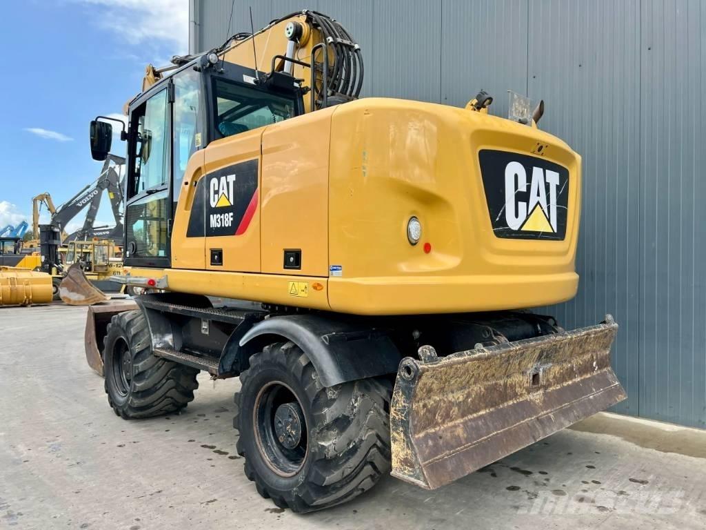 CAT M318F حفارات بعجل