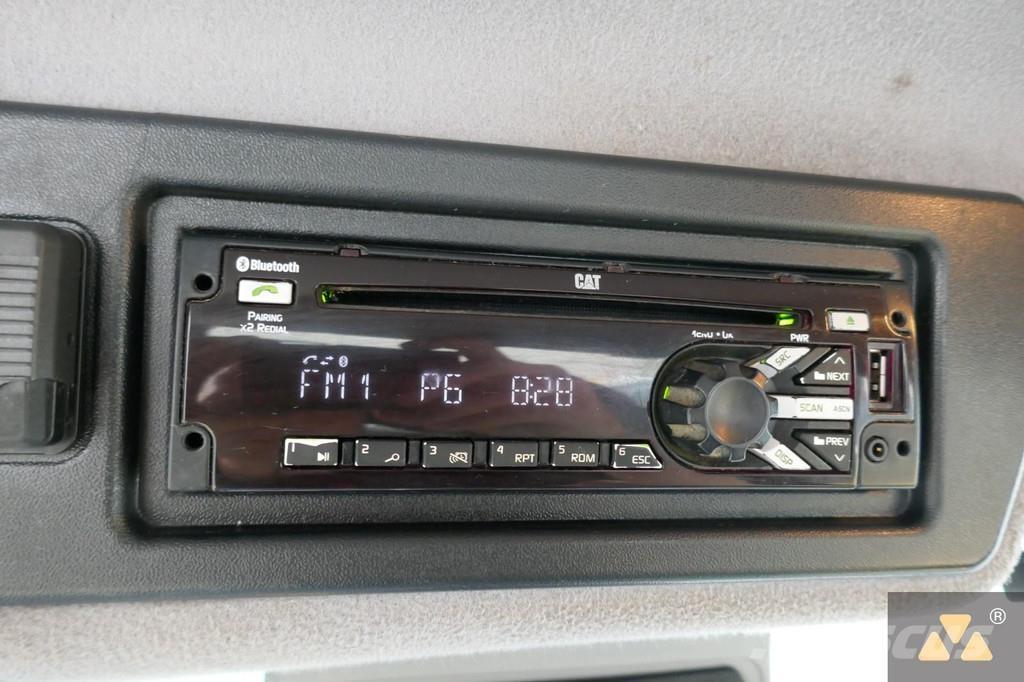 CAT 980M لوادر بعجل