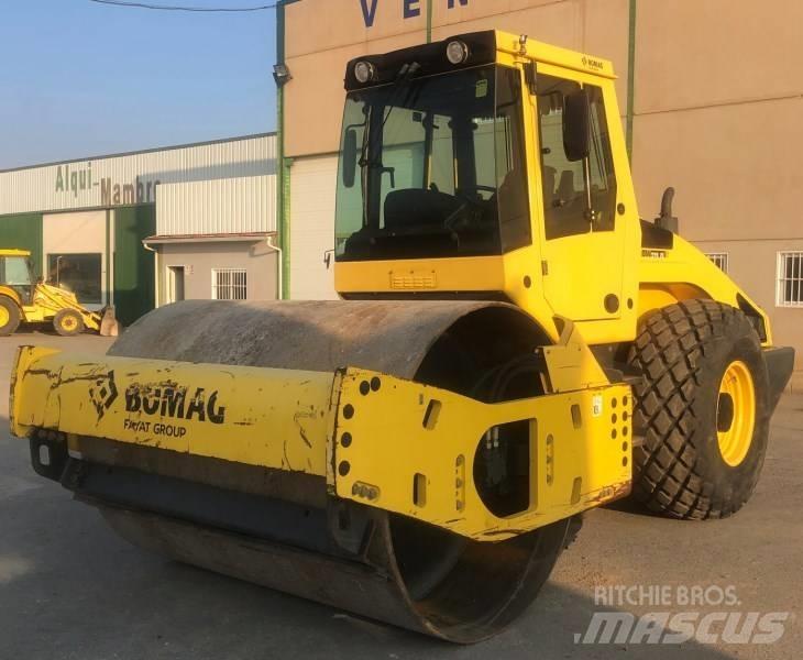 Bomag BW 211 D-4 مداحل أحادية الأسطوانة