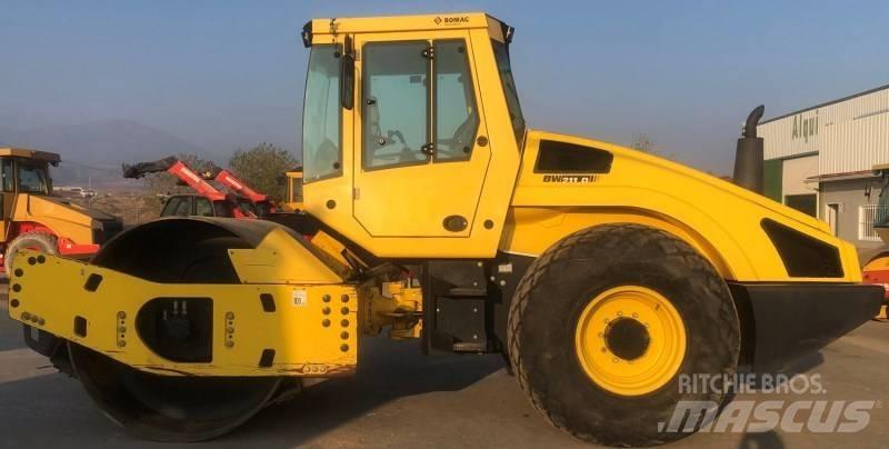 Bomag BW 211 D-4 مداحل أحادية الأسطوانة