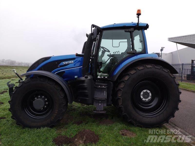 Valtra T 234 A الجرارات