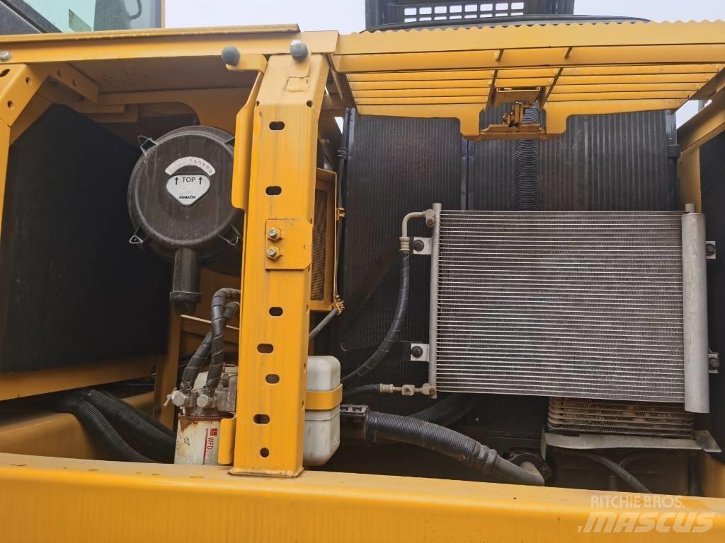Komatsu PC 200-8 حفارات زحافة