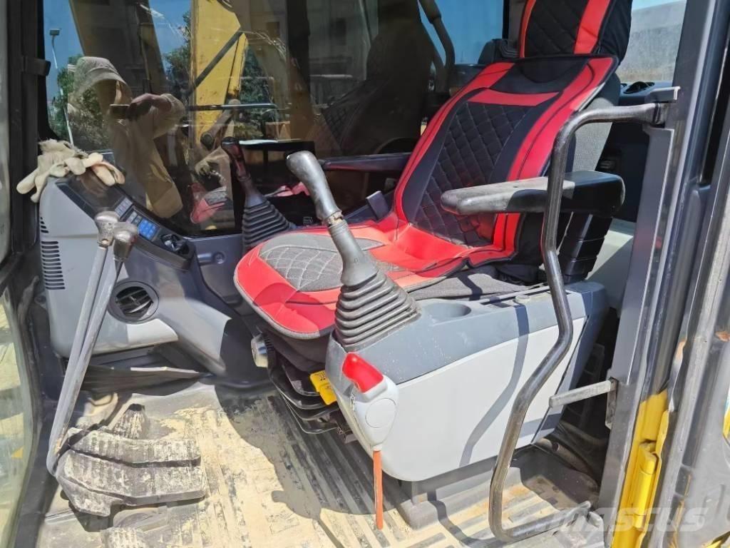 Komatsu PC 450-8 حفارات زحافة