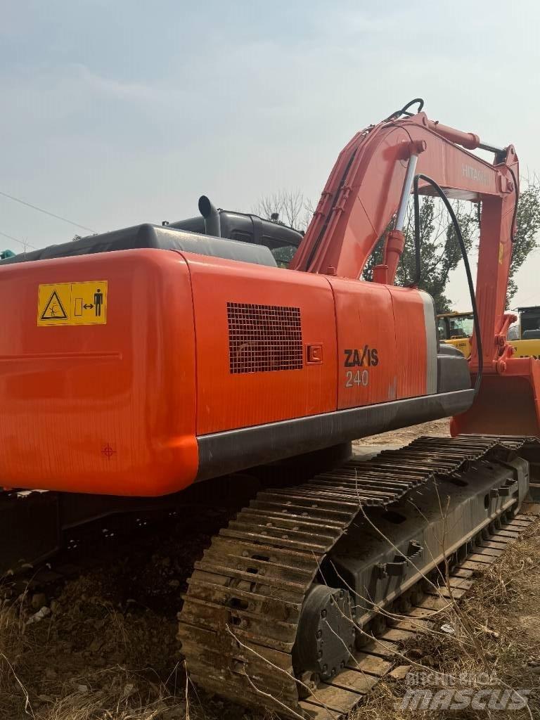 Hitachi ZX 240 حفارات زحافة